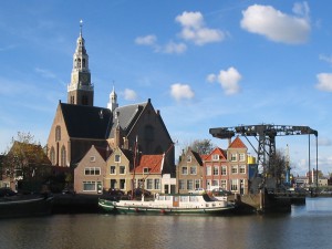 De kerk van Maassluis aan de Haven.